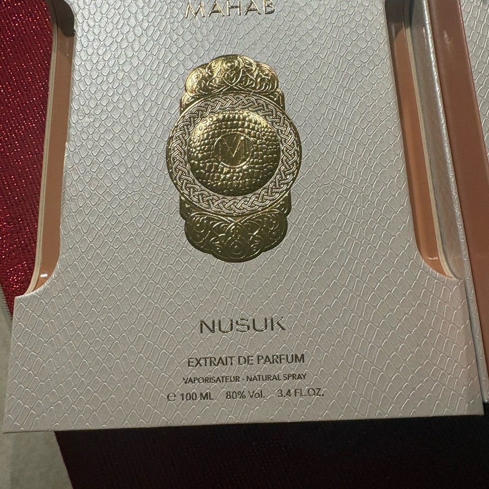 NUSUK Extrait de Parfum Box - Cream & Gold Packaging